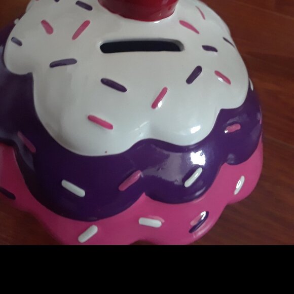 F•A•B Starpoint Cupcake Coin Bank With Sprinkles - Picture 6 of 6